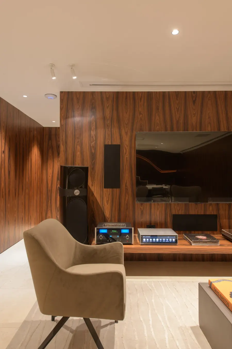 Showroom High-End Rio — projeto de iluminação da WeLight, foto 7
