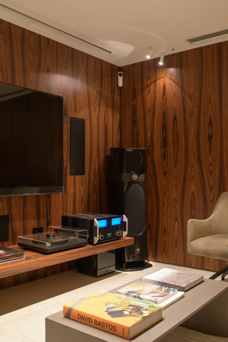 Showroom High-End Rio — projeto de iluminação da WeLight, foto 9
